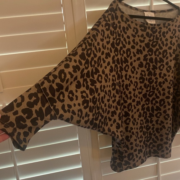 Fantastic Fawn Top - Picture 2 of 12